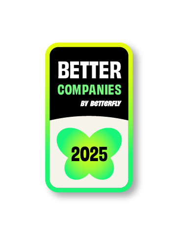 Sello digital “Better Companies 2025 by Betterfly” con una mariposa verde brillante al centro y fondo blanco con bordes negro y verde neón.