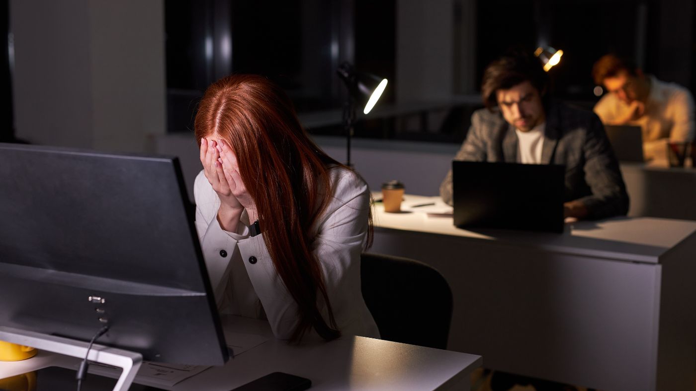 colaboradores-estresados-oficina
