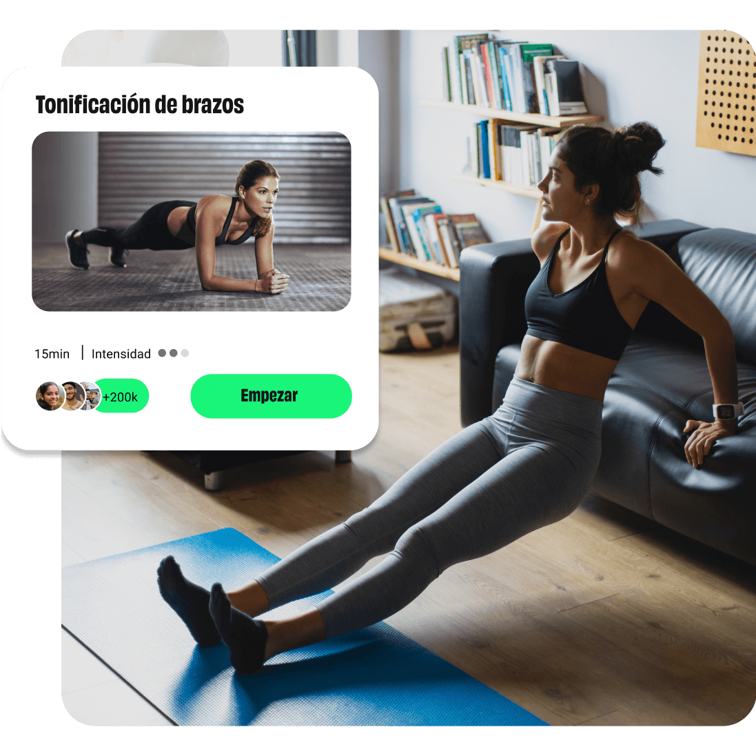 Mujer entrenando en casa con FitOn en español, programa de tonificación de brazos como beneficio corporativo de fitness y bienestar para empleados.
