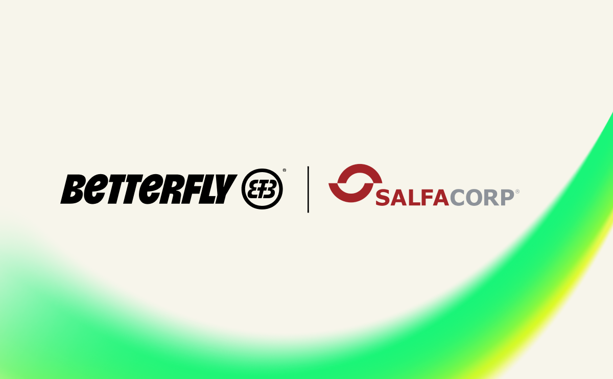 Logotipos de Betterfly y SalfaCorp sobre fondo claro con degradado verde, representando un caso de éxito conjunto entre ambas empresas.